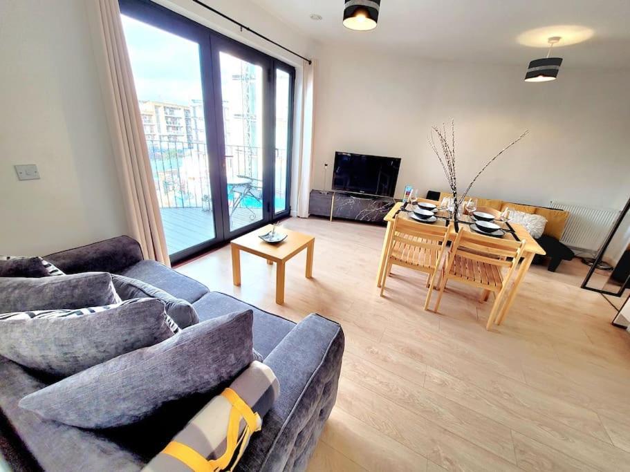 Battersea Power Station Suite London Exterior photo